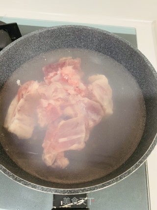 咸蛋排骨的做法步骤：1