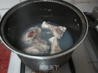 春季润燥汤水——海底椰煲猪骨汤的做法步骤：3