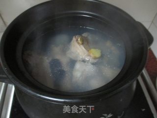 春季润燥汤水——海底椰煲猪骨汤的做法步骤：5