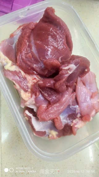 鸭肉丸子的做法步骤：1