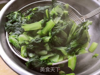 小白菜炒鸡蛋的做法步骤：2