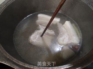 蒜泥白切肉的做法步骤：2