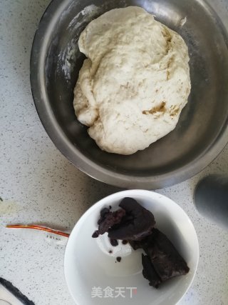 豆沙馅包子的做法步骤：2