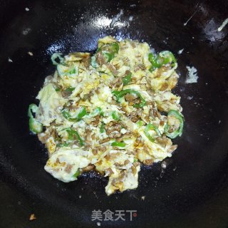 青椒萝卜干炒鸡蛋的做法步骤：8
