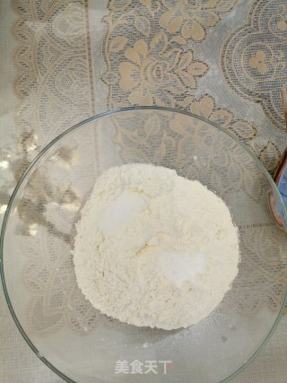 椒盐小麻花的做法步骤：2