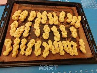 椒盐小麻花的做法步骤：10