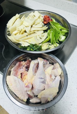 春笋焖鸡肉的做法步骤：2