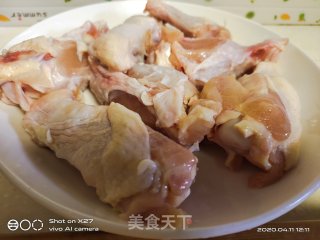 油焖鸡腿的做法步骤：2
