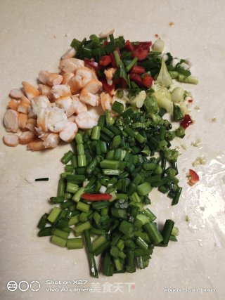 韭菜心虾仁炒饭的做法步骤：1