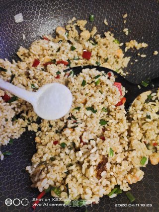 韭菜心虾仁炒饭的做法步骤：7