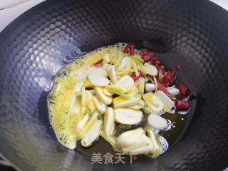 酸豆角炒田螺的做法步骤：3