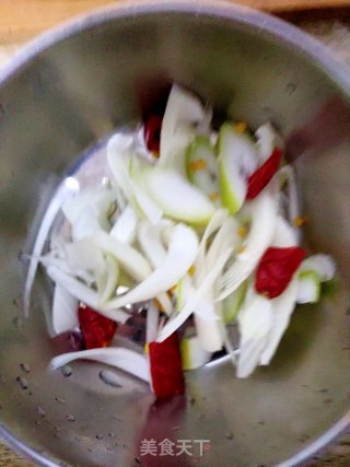 豆芽炒豆皮#工作餐#的做法步骤：2