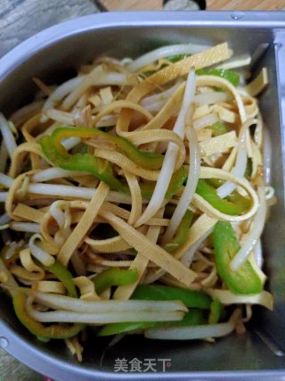 豆芽炒豆皮#工作餐#的做法步骤：6