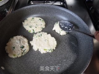 豆渣饼的做法步骤：5