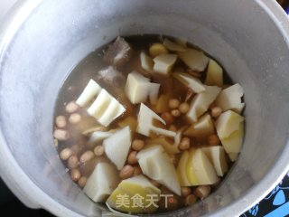 【春滋味】排骨花生炖春笋的做法步骤：6