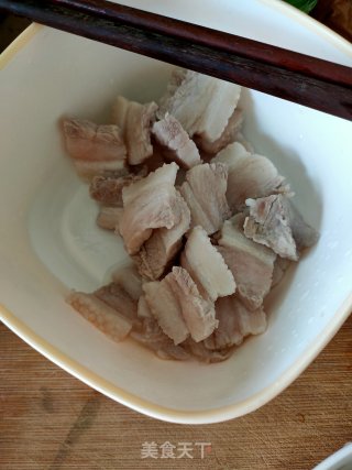 木耳莲藕炒肉片的做法步骤：1