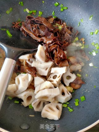 木耳莲藕炒肉片的做法步骤：5