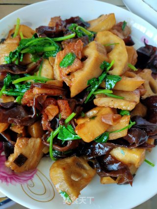 木耳莲藕炒肉片的做法步骤：8
