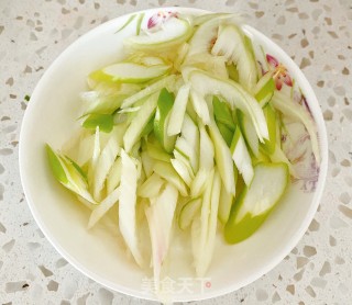 西红柿炒土豆丝的做法步骤：2