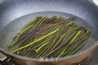 腊肉炒蕨菜的做法步骤：4