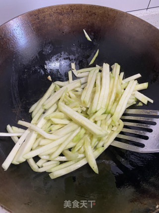 炒茄丝的做法步骤：3