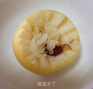 银耳蒸皇冠梨的做法步骤：4