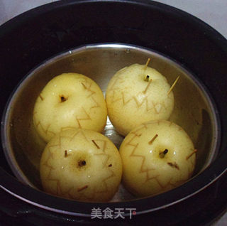 银耳蒸皇冠梨的做法步骤：5