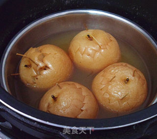 银耳蒸皇冠梨的做法步骤：6