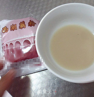 银耳蒸皇冠梨的做法步骤：7