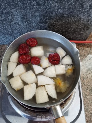 丑耳雪梨汤的做法步骤：3