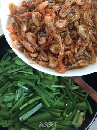 韭菜炒河虾的做法步骤：8