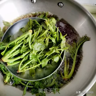 腌香椿芽的做法步骤：2