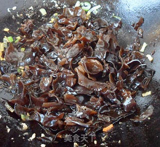 木耳炒鸡胸的做法步骤：6