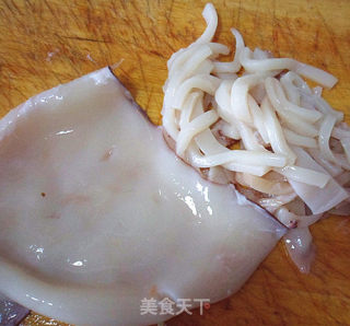 尖椒鱿鱼丝的做法步骤：2