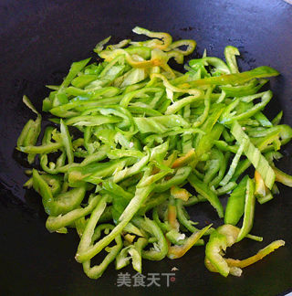 尖椒鱿鱼丝的做法步骤：3