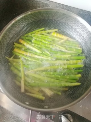 酸菜笋的做法步骤：1