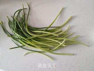 简单快手菜——蒜苔炒鸡蛋的做法步骤：1