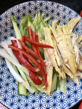 辣酱鸡肉手抓饼的做法步骤：2