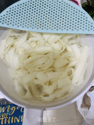 油泼刀削面的做法步骤：2