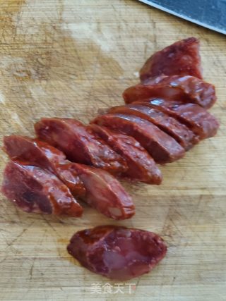 葱蒜炒腊肠的做法步骤：3