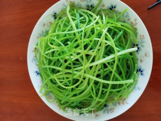 凉拌蒜苔的做法步骤：2