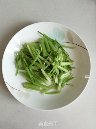 素三色的做法步骤：3