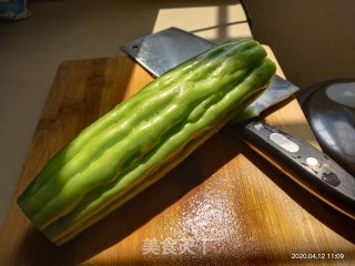 猪肝炒苦瓜的做法步骤：2