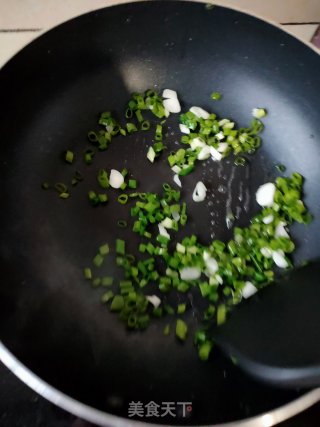 豆芽芹菜炒肉的做法步骤：1