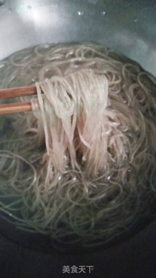 胡萝卜拌粉条的做法步骤：1