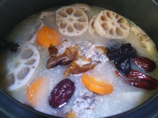 莲藕炖火腿的做法步骤：5