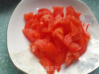 茄汁青椒烧鹌鹑蛋的做法步骤：2
