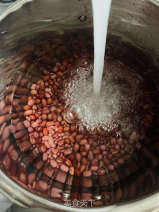 红豆牛奶的做法步骤：1