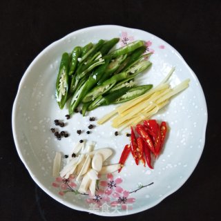 西兰花炒肉片的做法步骤：2