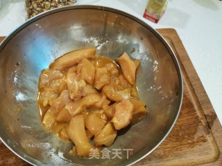 减脂爆款-鸡胸炒彩椒的做法步骤：1